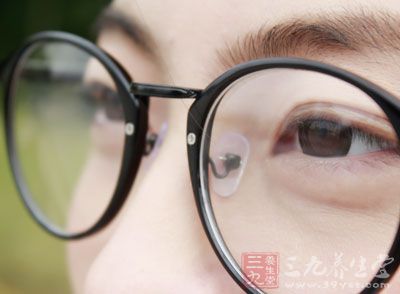 扬州按摩去皱法抵御眼部的衰老